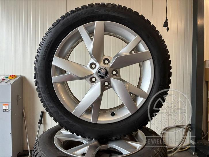 17 inch Skoda Octavia 2020> Velgen + Winterbanden Origineel, Auto-onderdelen, Banden en Velgen, Banden en Velgen, Winterbanden