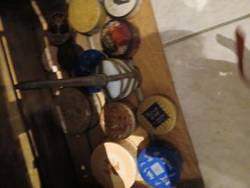 Lot kartonnen poederdozen beschikbaar voor biedingen