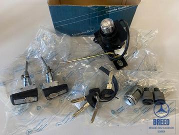NOS slotenset / sluitgarnituur voor Mercedes-Benz W124 beschikbaar voor biedingen
