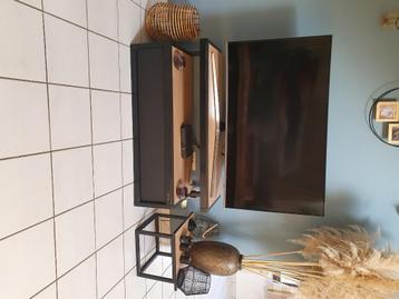 industrieel tv kast met bijzettafel beschikbaar voor biedingen