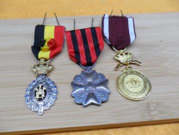 Vintage 3 medailles in nieuwstaat bekijk alle 5 foto's