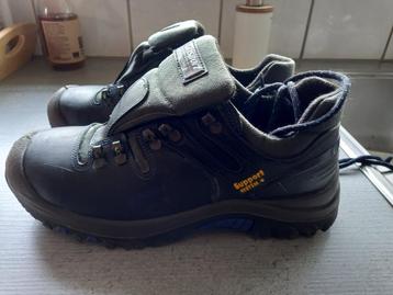 Te koop Werkschoenen zo goed als nieuw maat 42 beschikbaar voor biedingen