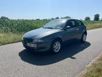 Alfa Romeo 147 1.6 Twin Spark, Auto's, Alfa Romeo, Zwart, Leder, Dealer onderhouden, Zilver of Grijs