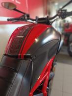 DUCATI DIAVEL CARBON FACE LIFT 2014, 2 cilinders, Bedrijf, Meer dan 35 kW, 1200 cc