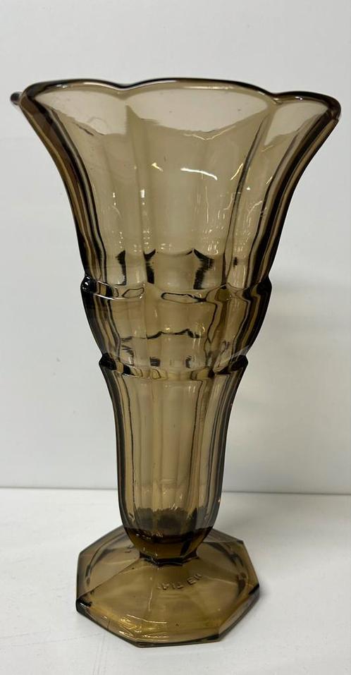 Art deco vaas in rookglas., Antiek en Kunst, Antiek | Vazen, Ophalen of Verzenden