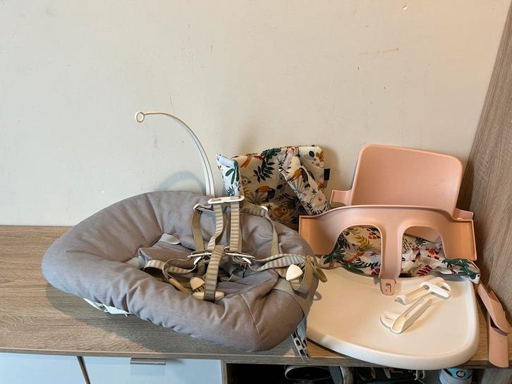 Stokke tripp trapp accessoires newbornset-babyset e.a. roze, Kinderen en Baby's, Kinderstoelen, Zo goed als nieuw, Ophalen