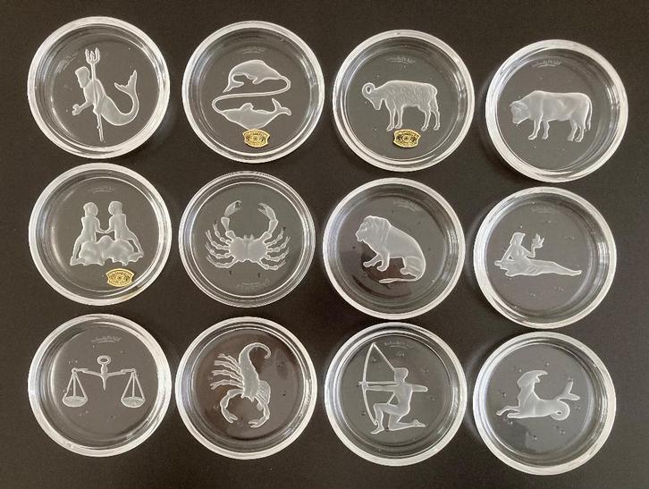 12 SOUS-VERRES ZODIAC COLL. DE VAL SAINT LAMBERT. VINTAGE !, Antiquités & Art, Antiquités | Verre & Cristal, Enlèvement ou Envoi