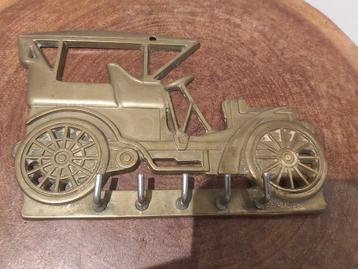 Stijlvolle vintage messing oldtimer sleutelhanger  beschikbaar voor biedingen