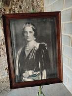 Kader met foto koningin Astrid, Antiek en Kunst, Ophalen of Verzenden