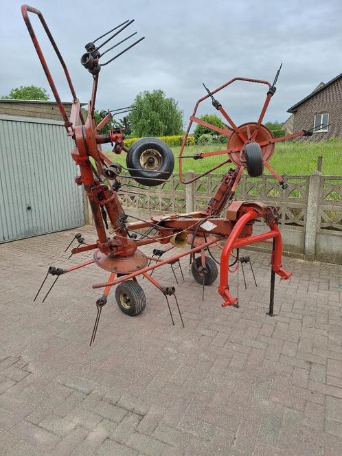 hooischudder 4-kop Kuhn hydrolisch open en toe, Zakelijke goederen, Landbouw | Werktuigen, Ophalen