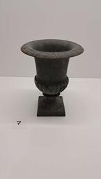 Urne / vase type Médicis en métal sur base pierre – H 23 cm, Jardin & Terrasse, Enlèvement, Utilisé