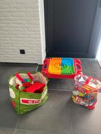 Megabloks met tafel en ongeveer 200 stukken, Enlèvement, Neuf, Megabloks