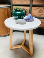 Witte ronde bijzettafel met houten poten, Huis en Inrichting, Minder dan 55 cm, Rond, Scandinavisch, Hout