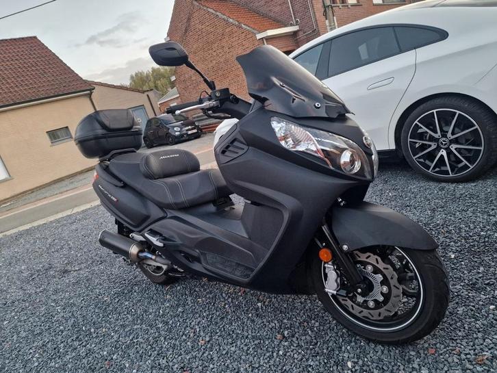 sym 600i maxsym met 6500km A2 rijbewijs reeds GVV!!!!, Motoren, Motoren | Overige merken, Bedrijf, Scooter, 12 t/m 35 kW, 2 cilinders