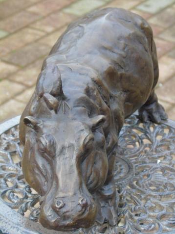groot nijlpaard en de vogel in brons gesigneerd BOTERO.