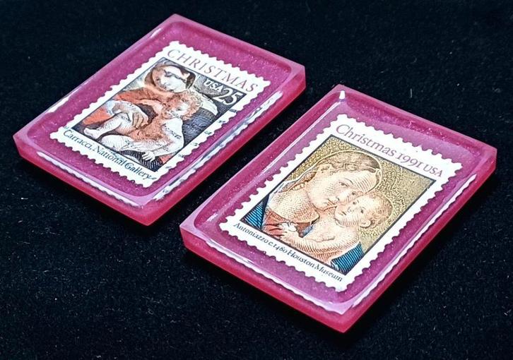 Frigomagneten met kerst-postzegels in hars (USA), Antiek en Kunst, Curiosa en Brocante, Verzenden