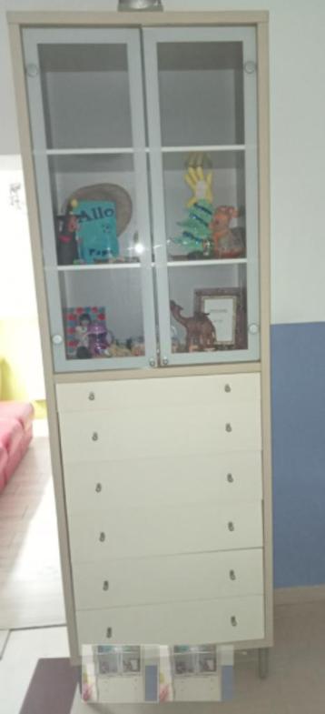 Meuble vitrine avec 6 tiroirs beschikbaar voor biedingen