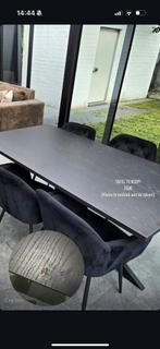 Zwarte tafel met kleine schade, Huis en Inrichting, Tafels | Eettafels, Ophalen, Zo goed als nieuw