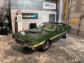 1:18 Ford Gran Torino - nieuw in de doos beschikbaar voor biedingen