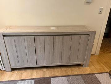 Dressoir beschikbaar voor biedingen