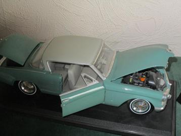 2 modelauto's  prachtige  staat 1/18       beschikbaar voor biedingen