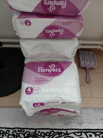 Pamperse merk nummer 4 en 5. 12 euro voor 42 stuks beschikbaar voor biedingen