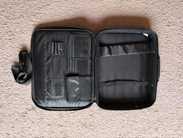 Laptoptas met schouderband, Computers en Software, Laptoptassen, Zo goed als nieuw, Schoudertas, Ophalen