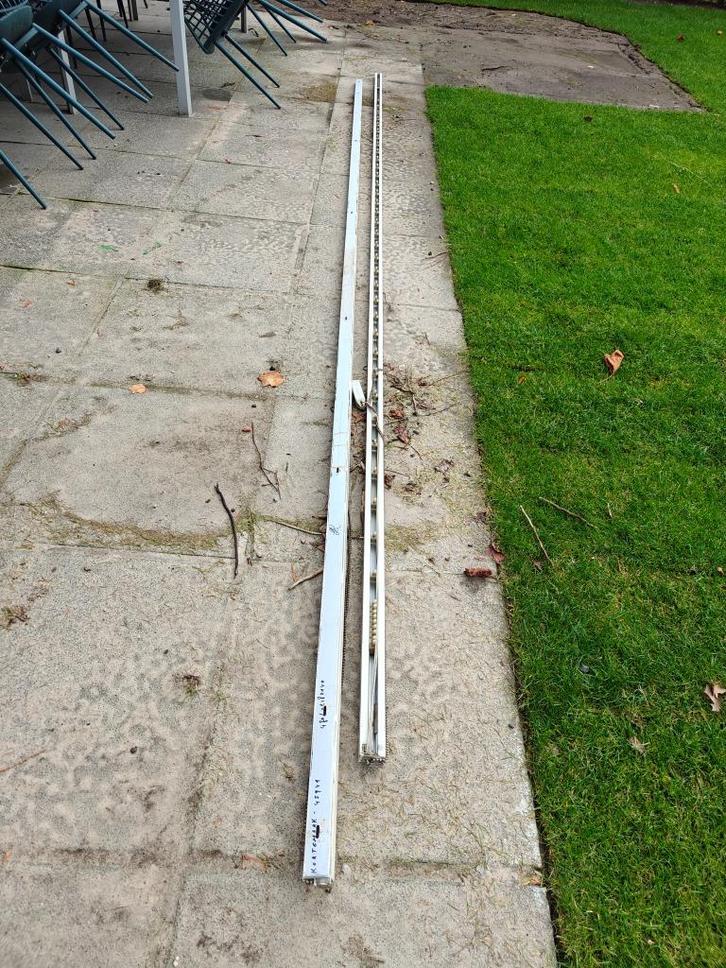 Geleiding topmerk Louverdrape 470 cm 2stuks, Huis en Inrichting, Stoffering | Gordijnen en Lamellen, Gebruikt, Beige, Ophalen