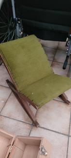 vintage voetenbankje gemaakt van hout en olijfgroene stof., Ophalen, Gebruikt, Hout