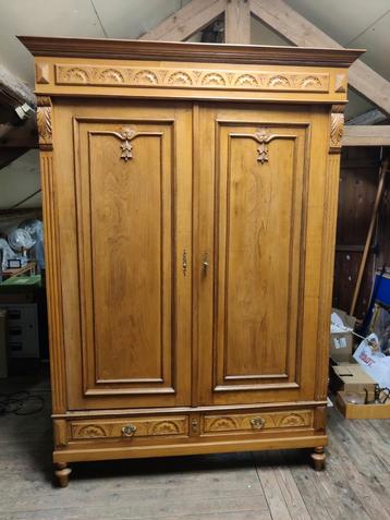 Garde robe orme, Enlèvement