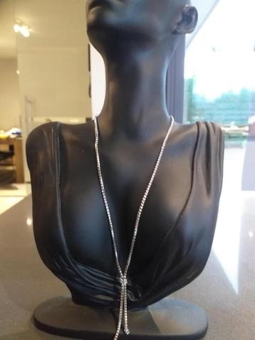 Halsketting Victoria nieuw met strasssteentjes beschikbaar voor biedingen