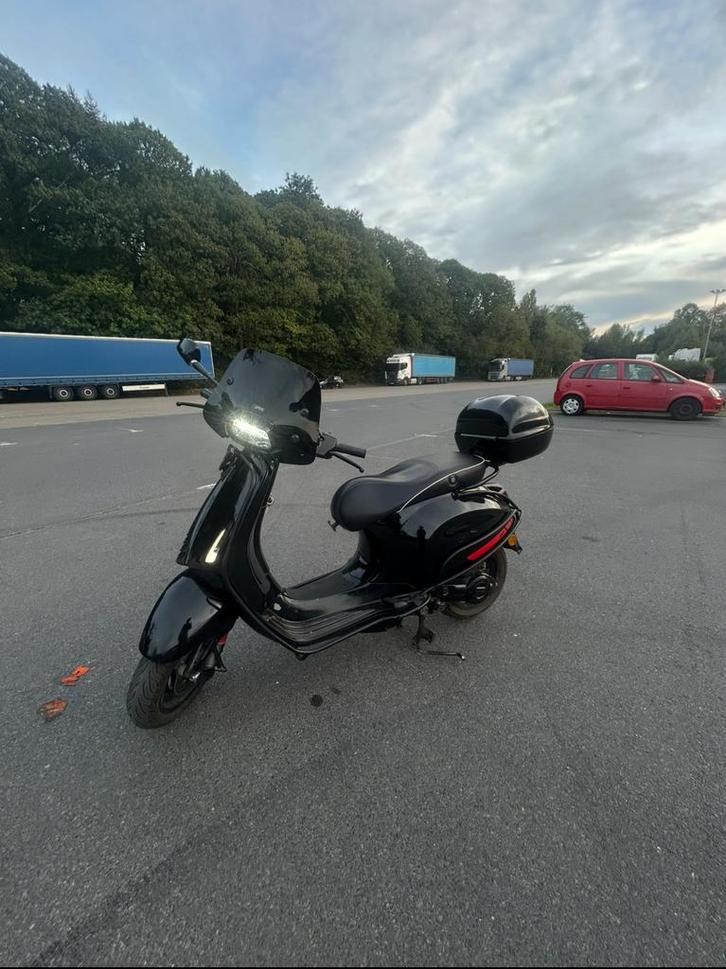 Vespa sprint 2020 B-klasse, Fietsen en Brommers, Scooters | Vespa, Zo goed als nieuw, Overige modellen, Klasse B (45 km/u), Benzine