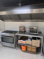 Industriële keuken. Enkel oven, dampkap en tafel, Ophalen