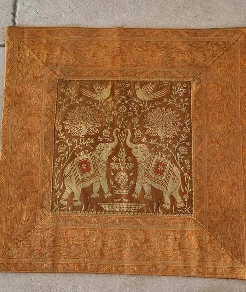 Zijden kussensloop Sri Lanka 42cm, Antiek en Kunst, Antiek | Tapijten, Tafelkleden en Textiel, Ophalen