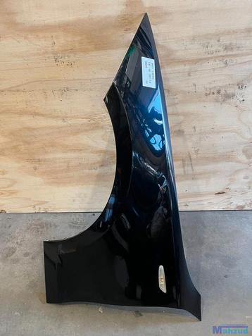 BMW 1 SERIE E87 zwart 668/9 links voorscherm 2003-2010 beschikbaar voor biedingen