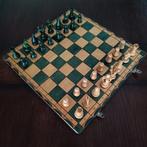 Houten schaakspel groen/wit., Hobby & Loisirs créatifs, Jeux de société | Jeux de plateau, Comme neuf, Enlèvement ou Envoi, Jeu de voyage
