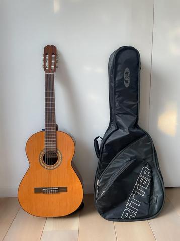Guitare acoustique adulte avec sacoche et accessoires beschikbaar voor biedingen