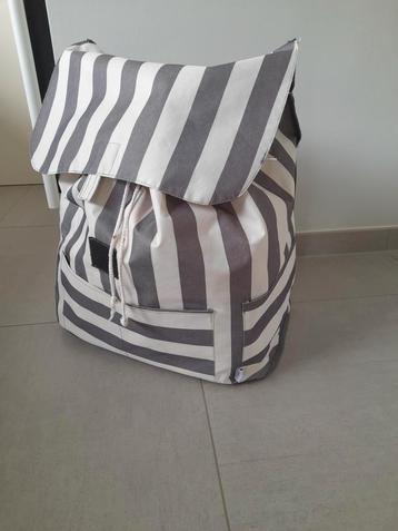  2 Bambino speelgoedzakken beschikbaar voor biedingen