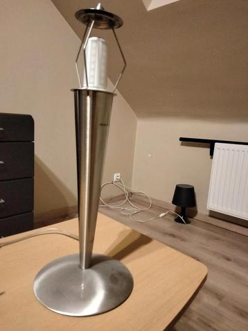 Lampe de table en inox sans abat-jour 