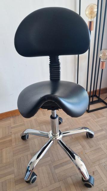 Ergonomische zadelkruk beschikbaar voor biedingen