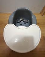 Grijze Bumbo seat / zitje met gordeltje en tafeltje, Kinderen en Baby's, Kinderstoelen, Ophalen, Zo goed als nieuw