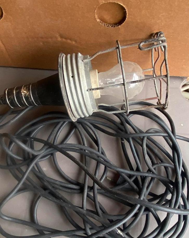 Bouwlamp met metalen korf en 7m kabel ongeveer, Doe-het-zelf en Bouw, Bouwverlichting, Gebruikt, Lamp, Minder dan 50 watt, Ophalen