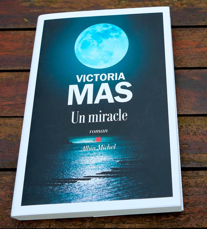 Livre neuf : "Un miracle" - Victoria Mas, Livres, Romans, Neuf, Enlèvement ou Envoi