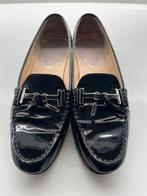 Tod’s noires vernies, Ophalen, Gedragen