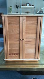 Garde robe de poupée en bois massif vintage, Enfants & Bébés, Enlèvement, Comme neuf