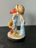 Beeldje Sarah Kay, koppeltje met kip en kuikentjes, Enlèvement ou Envoi, Comme neuf