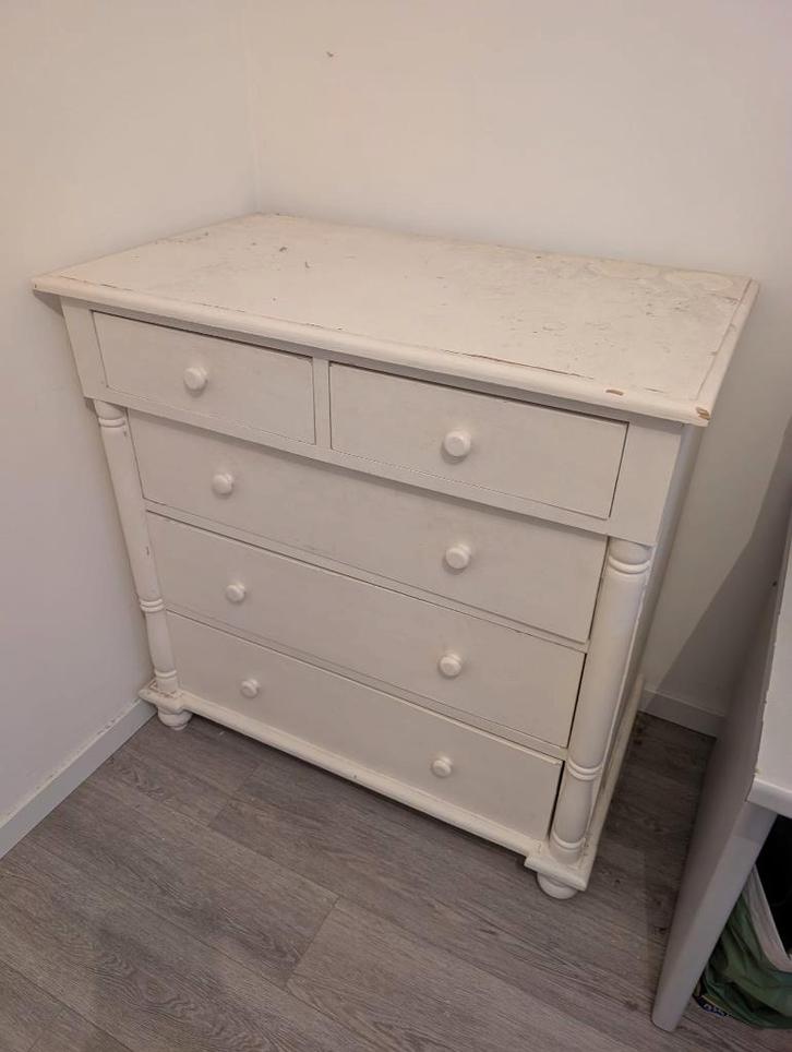 Gratis: ladenkast en bureau, Kinderen en Baby's, Kinderkamer | Commodes en Kasten, Gebruikt, Commode, 90 tot 105 cm, 75 tot 100 cm