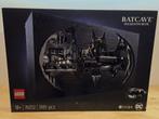 (GESEALD) Lego 76252 Batcave - Shadow Box, Kinderen en Baby's, Speelgoed | Duplo en Lego, Ophalen of Verzenden, Nieuw, Complete set