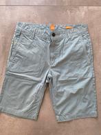 Hugo Boss - Groene chino short. Maat 31, Ophalen of Verzenden, Zo goed als nieuw, Groen, Hugo boss