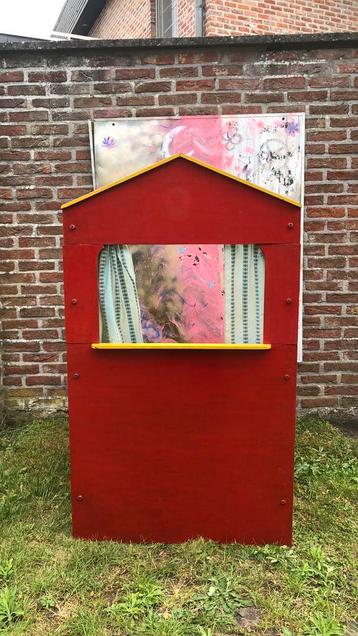 Houten poppenkast beschikbaar voor biedingen